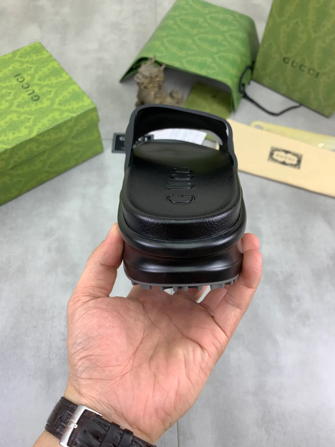 Men's Men's Shoes 💰P300💰[New Style] High Version 🎁🎁🎁 GUCCI New Year of the Snake casual slippers, original official website, perfect workmanship, transmitting a kind of noble luxury, sublimating its definition of luxury in Gucci's high-end extraordinary craftsmanship. Original Gucci double G combination outsole, code number: 35-46, complete package